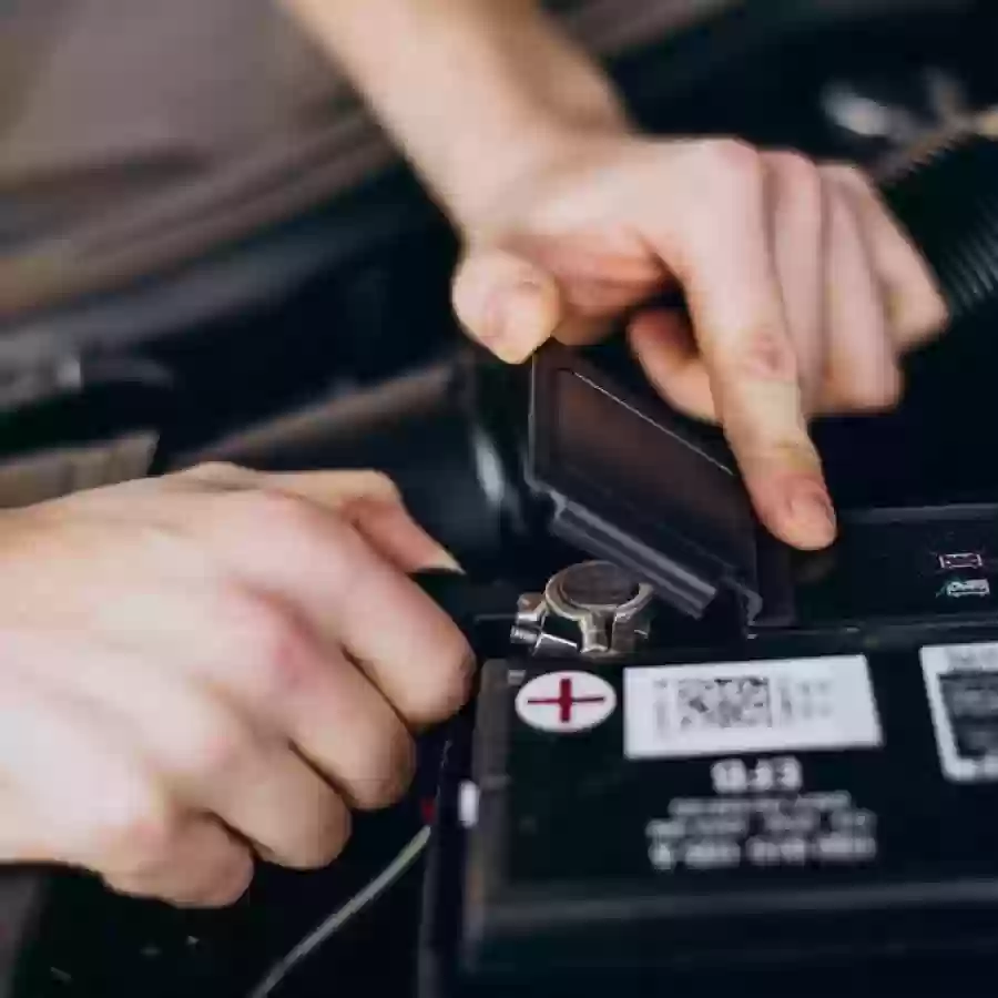 Saiba o momento certo de trocar a bateria do seu carro.