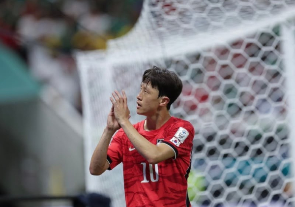 Jogador da Coreia do Sul emociona ao celebrar vitória na Copa do Mundo com mensagem de fé 