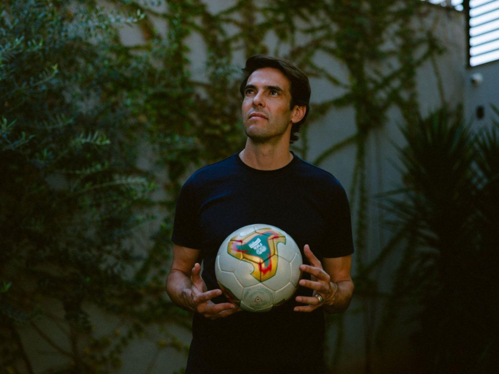 Maior app da Bíblia lança desafio durante a Copa do Mundo com participação de Kaká