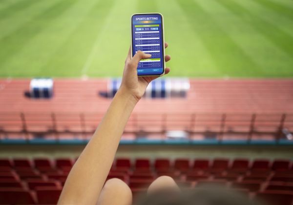 Rio proíbe publicidade de bets em espaços públicos para proteger crianças