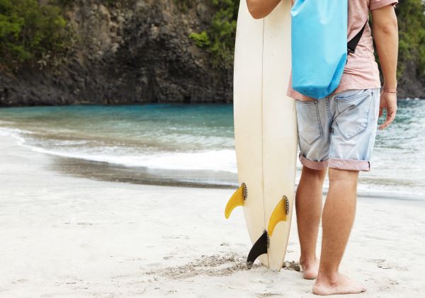 Surfista se batiza após presenciar cerimônia religiosa no Recreio
