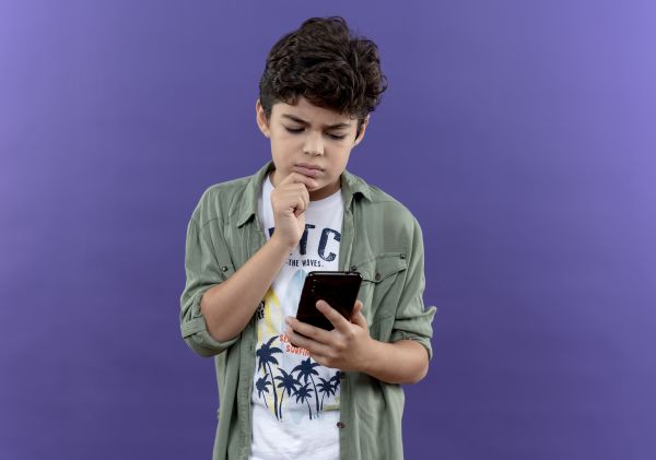 Reino Unido anuncia bloqueio de redes sociais para menores de 16 anos