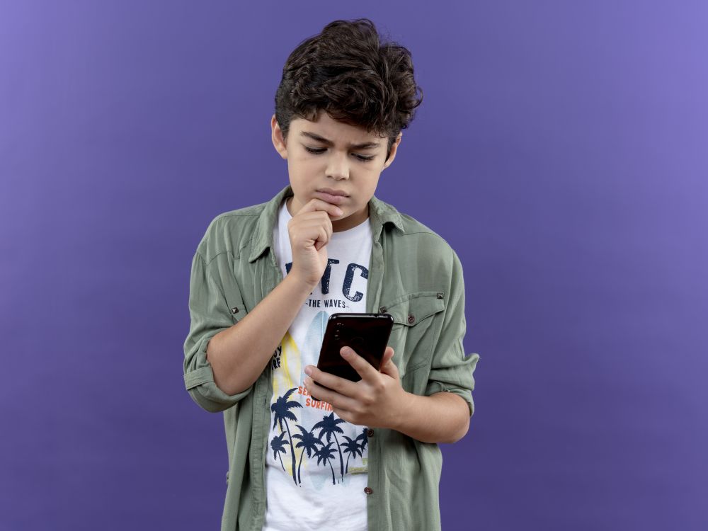 Reino Unido anuncia bloqueio de redes sociais para menores de 16 anos