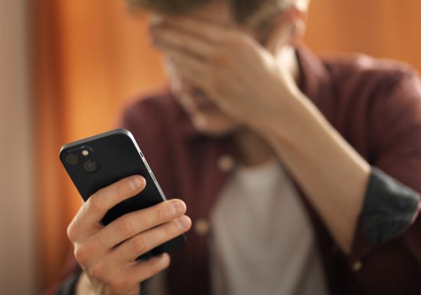 “Golpe da Bíblia” acende alerta e viraliza nas redes sociais
