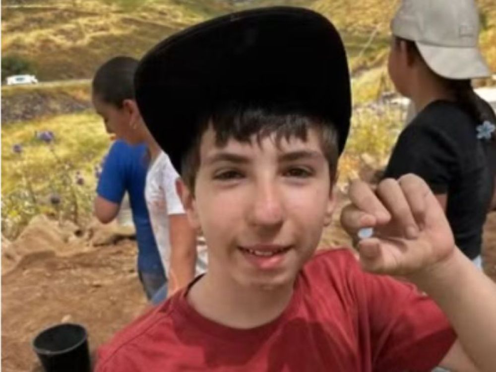 Menino de 12 anos encontra pedra preciosa em cidade bíblica onde Jesus realizou milagres