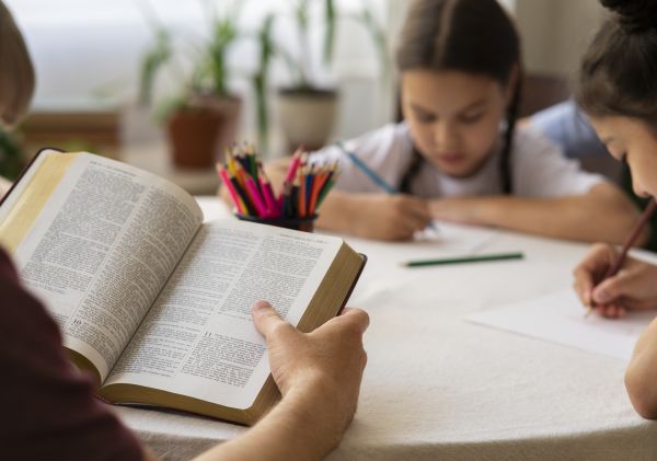 Cidade brasileira autoriza leitura da Bíblia como apoio pedagógico nas escolas