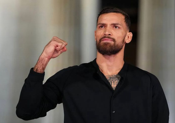 Mauricio Ruffy nocauteia rival no UFC e faz declaração de fé