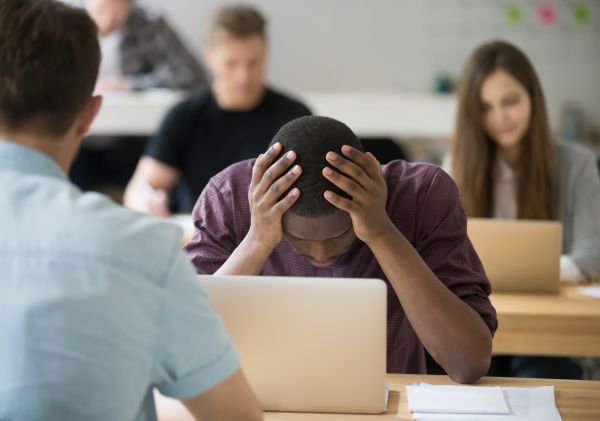 Brasil tem 6,2 milhões de jovens fora da escola e do mercado de trabalho