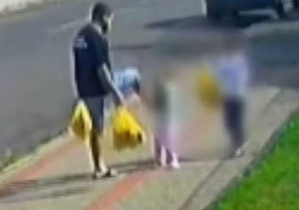 Pai flagrado chutando filha de 3 anos tem prisão preventiva decretada no Paraná