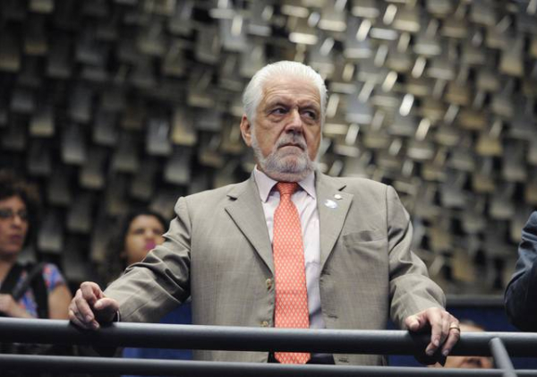 Operação da PF apura vantagens indevidas ligadas a líder do governo Lula no Senado e Banco Master