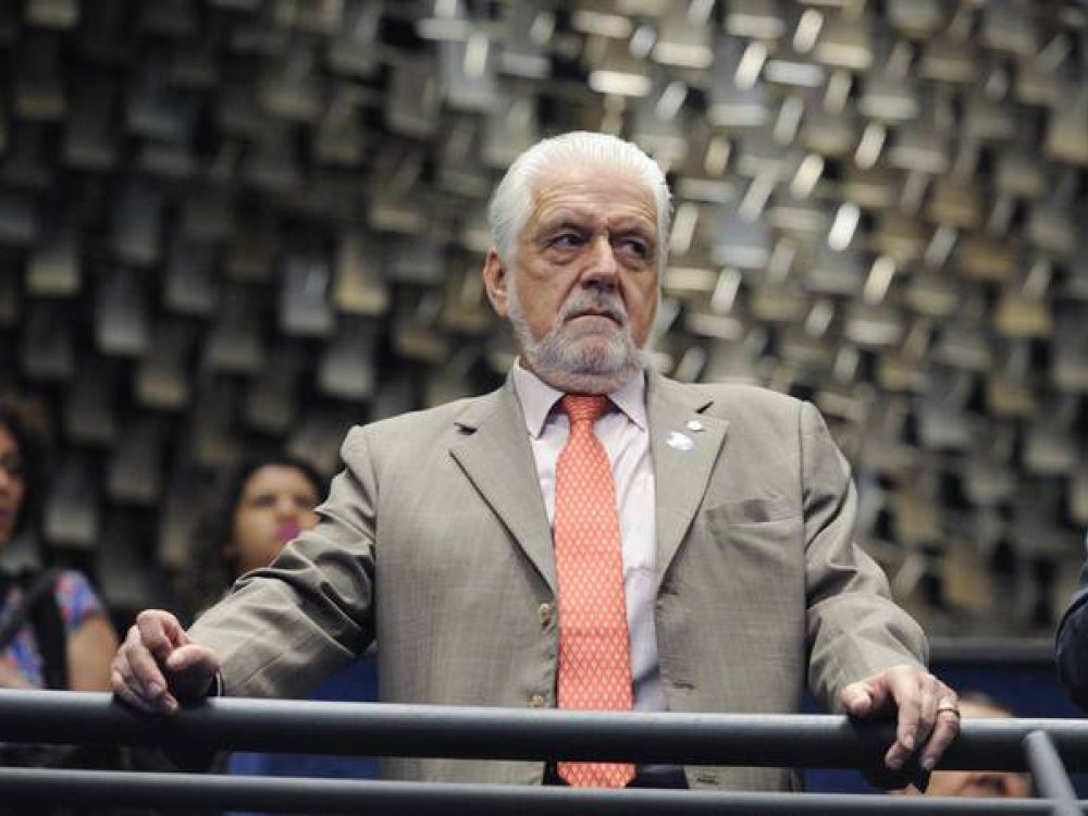 Operação da PF apura vantagens indevidas ligadas a líder do governo Lula no Senado e Banco Master