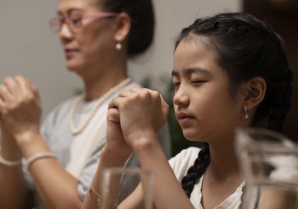 Polícia chinesa interrompe culto e detém mais de 30 cristãos, incluindo crianças