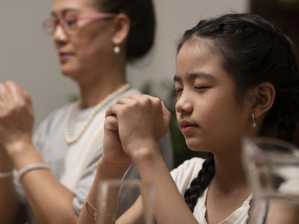 Polícia chinesa interrompe culto e detém mais de 30 cristãos, incluindo crianças