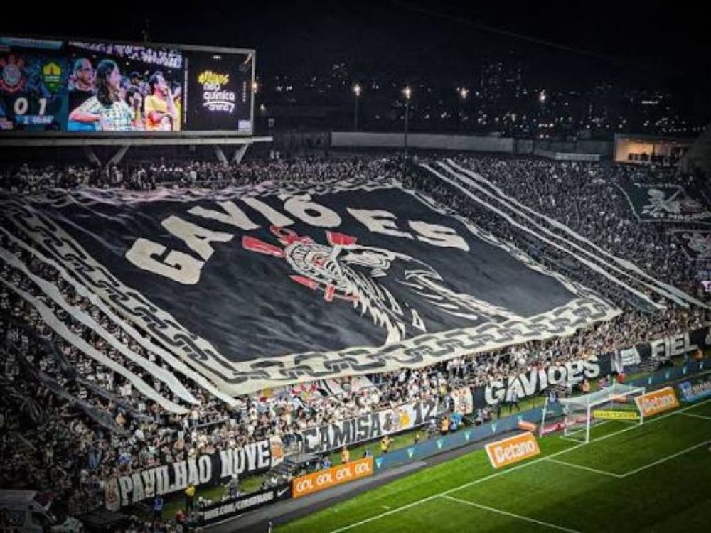 Torcedores reagem a patrocínio de plataforma adulta na camisa do Corinthians