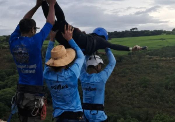 Morte em salto radical expõe falhas de segurança e contradições em depoimentos