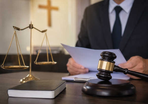 Igreja é condenada por expor passado de fiel e caso acende alerta sobre o cuidado com testemunhos públicos