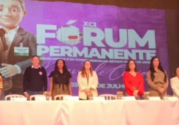Reação de promotora à oração em fórum gera críticas e debate sobre liberdade religiosa