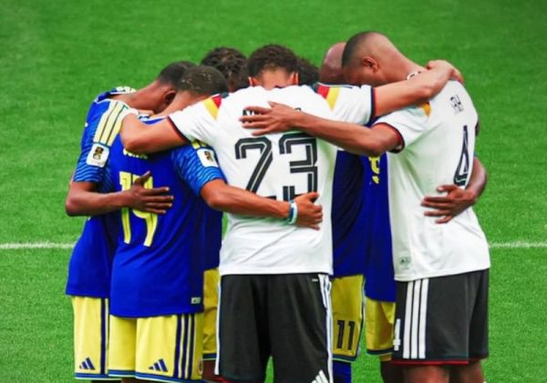 5827-o-rei-esta-voltando-jogadores-adversarios-se-unem-em-oracao-apos-estreia-3.jpg